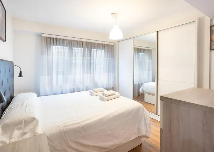 Argueelles - 3 Hab Y 1 Bano - 5 Pax - Vut-5675-as Apartment